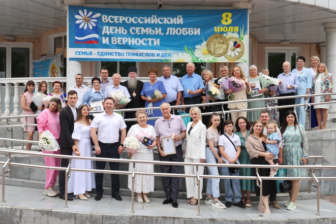 Медали «За любовь и верность» вручили супружеским парам в ЕАО