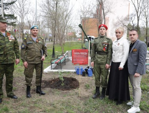 «Тополь Победы» высажен в биробиджанском Сквере пограничников