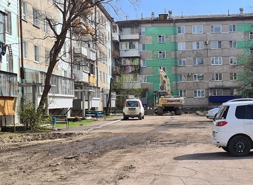 Ремонт междворовых проездов ведется по ул. Невской в Биробиджане