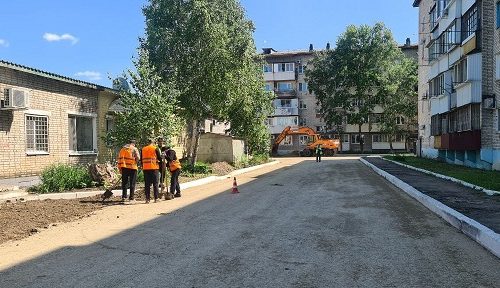 На трех улицах ремонтируют междворовые проезды в Биробиджане