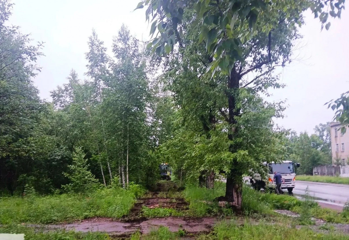 В Биробиджане обустраивают тротуар в микрорайоне Сопка