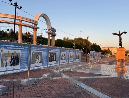 Фотовыставку, посвящённую семьям ЕАО, открыли в Биробиджане