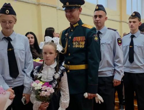 В День знаний ветераны СВО отвели в школу детей своих боевых товарищей