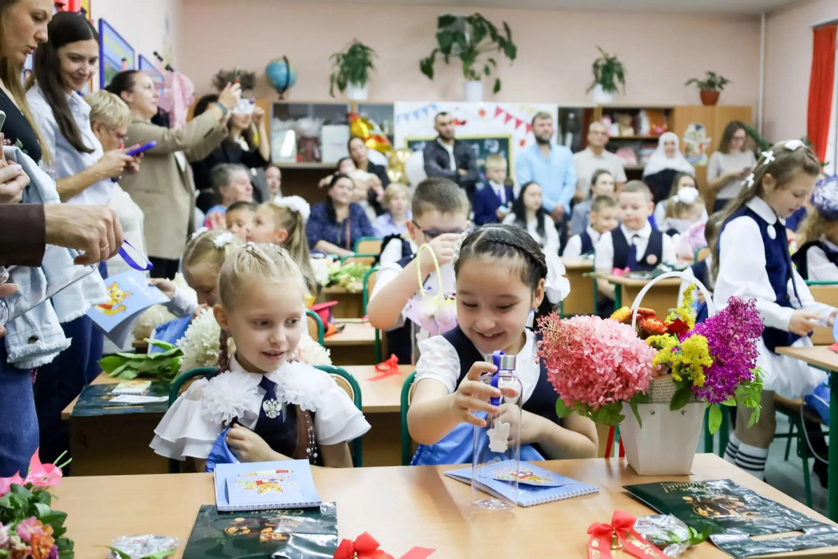 Всем первоклассникам ЕАО вручили подарки в День знаний